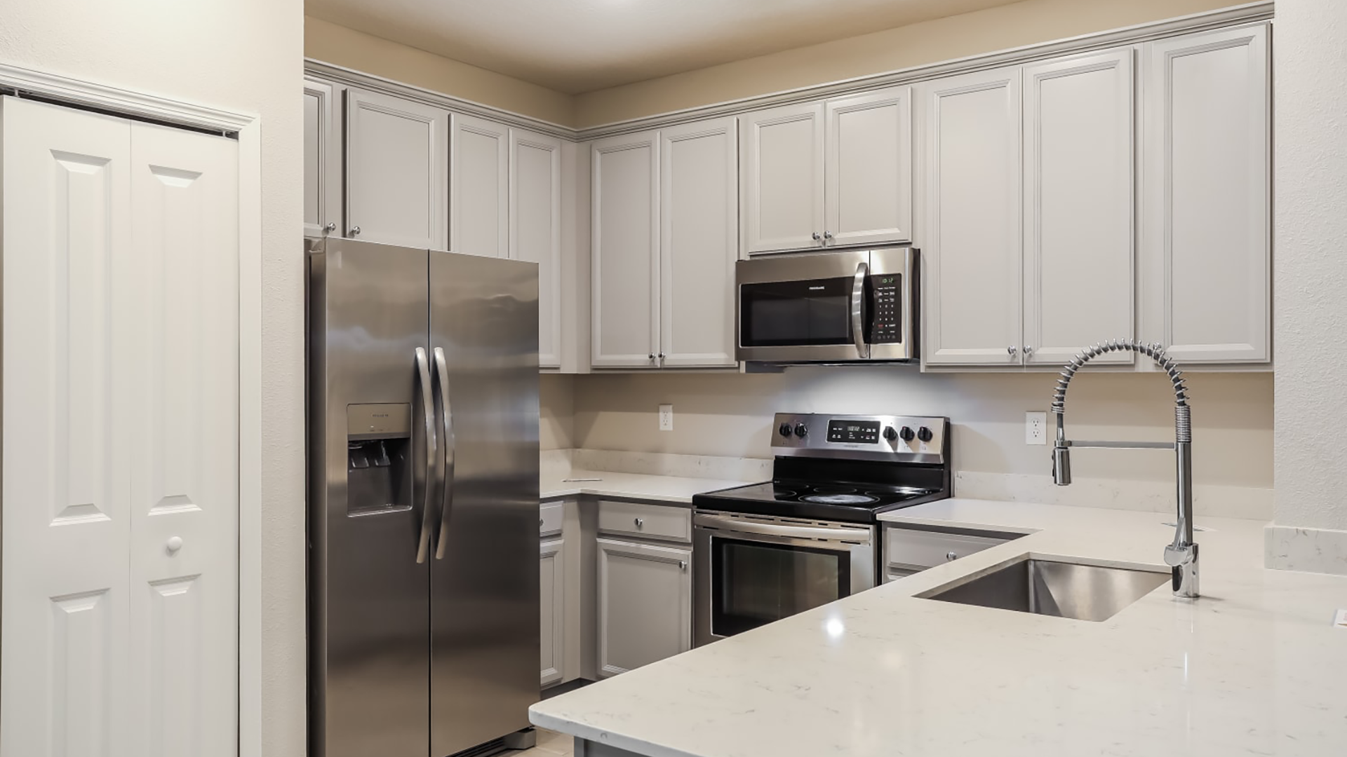 Grove Point_Hero Banner_Kitchen