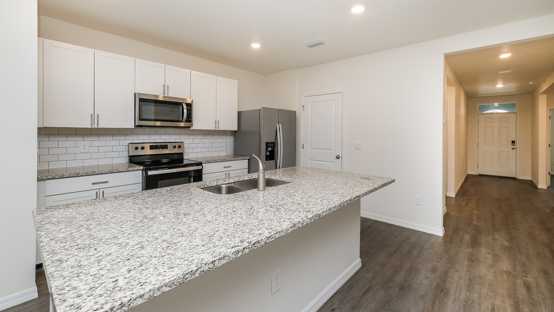 Grove Pointe_Hero Banner_Kitchen