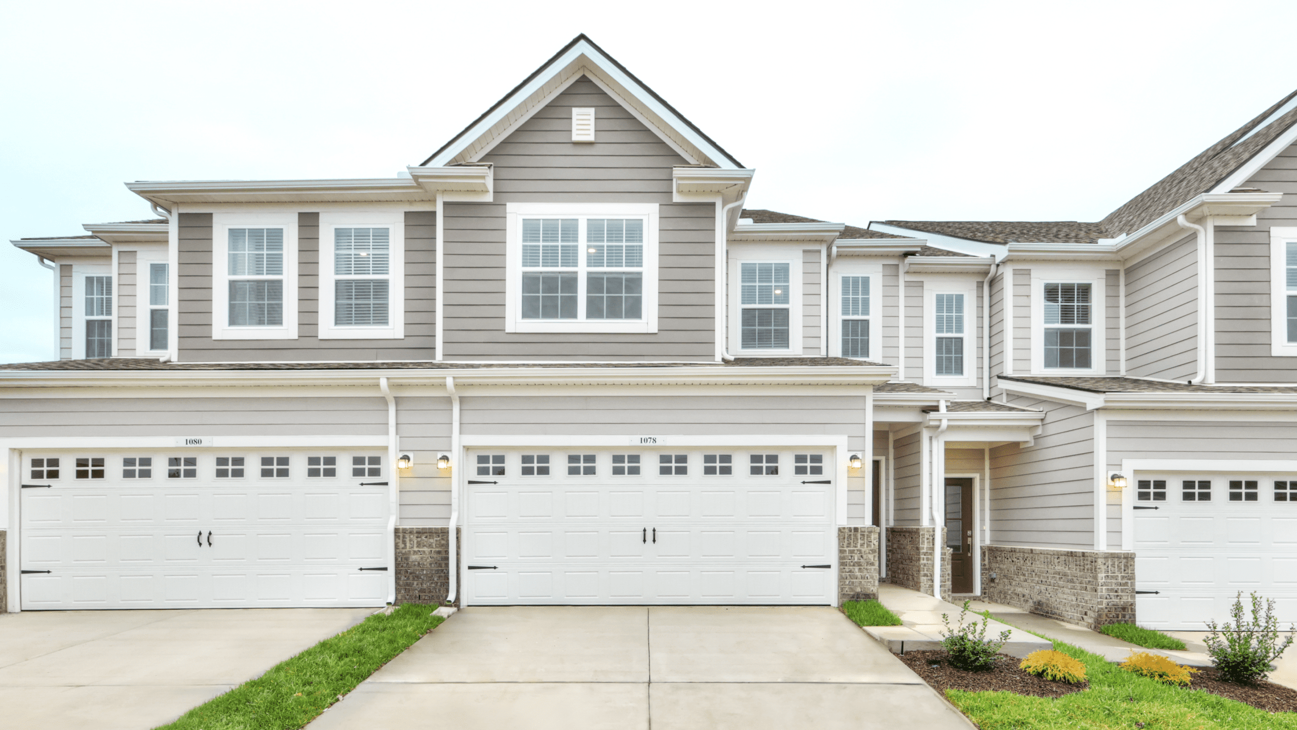 1082-Townhomes_Hero-Banner_FOH